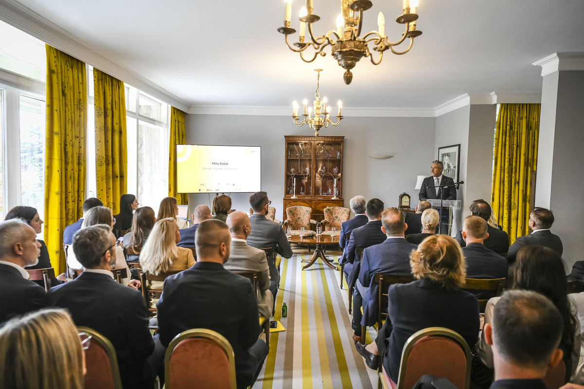 news/Business-Breakfast---072